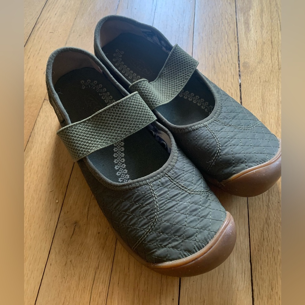 Keen size 6 Olive Green Mary Jane Flats